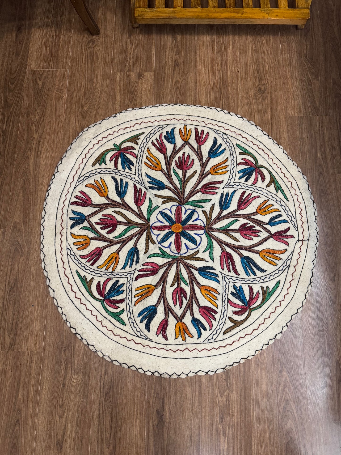 Floral Vine Design Round Woolen Namda